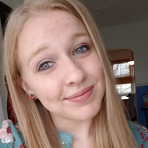 Meet your Posher, Tiffani - Picture 1 of 1